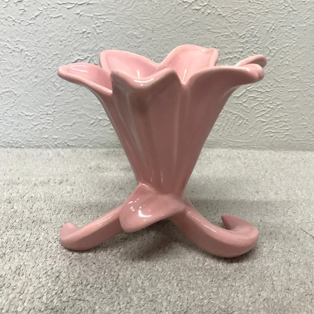 Vintage Ceramic Pink Lily Bud Vase MCM Art Deco Tripod Base Floral Decor‎ 6in
